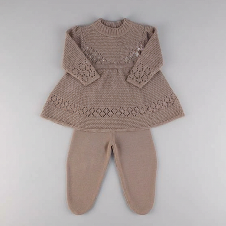 Kit Saída Maternidade Vestido Bordado em Pérolas + Manta + Calça RN – Conjunto Luxo | Cuidado & Colo