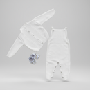 Saída Maternidade RN Conjunto Menino Menina com detalhes em Trança macacão e casaquinho com botão recém nascido.