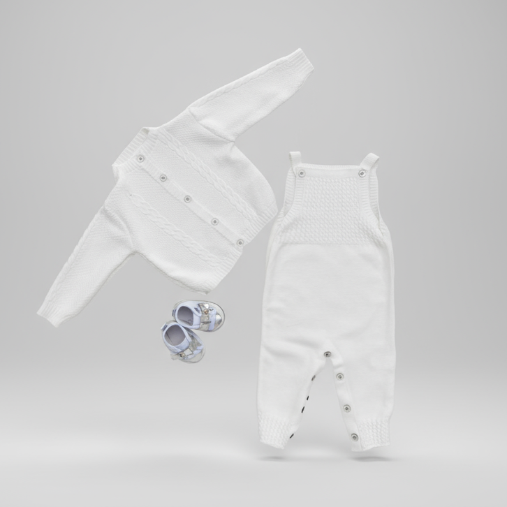 Saída Maternidade RN Conjunto Menino Menina com detalhes em Trança macacão e casaquinho com botão recém nascido.