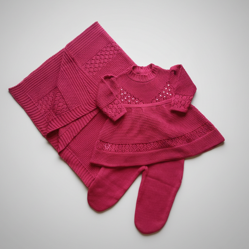 Kit Saída Maternidade Vestido Bordado em Pérolas + Manta + Calça RN – Conjunto Luxo | Cuidado & Colo