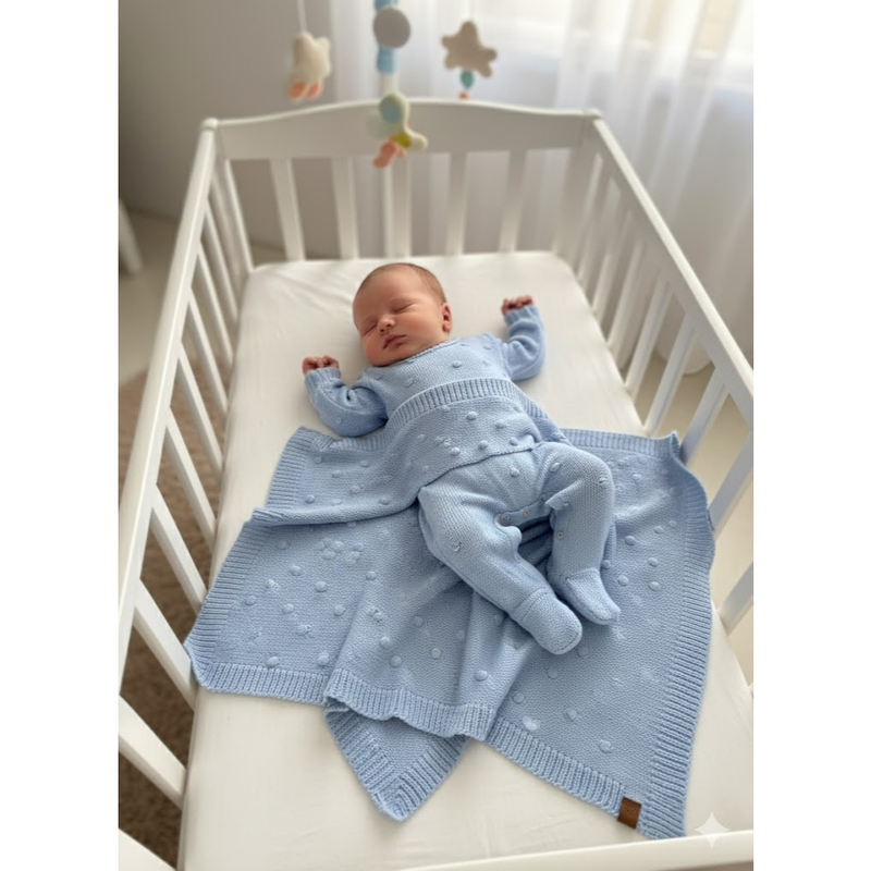 Kit Macacão + Manta Tricô Bolinhas RN – Saída Maternidade Luxo Menino e Menina | Cuidado & Colo